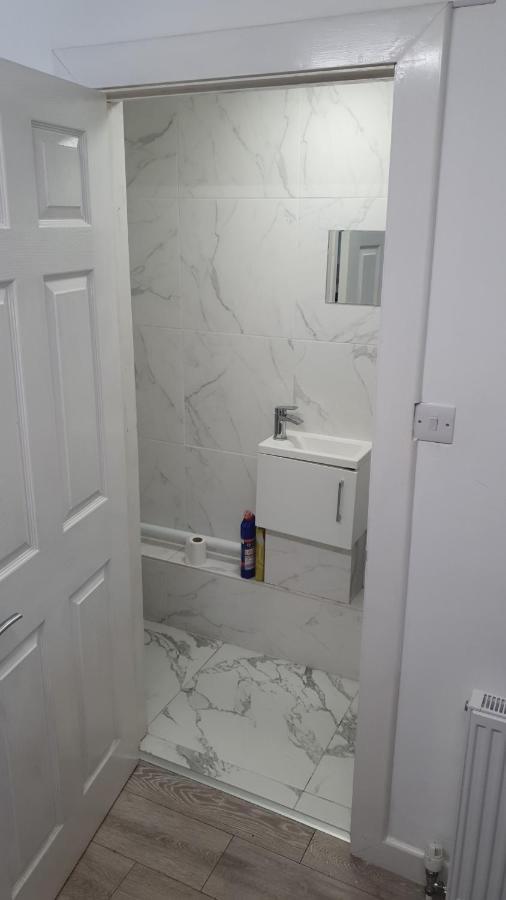 House 1905 - Self Catering Serviced Apartment Tidworth Esterno foto