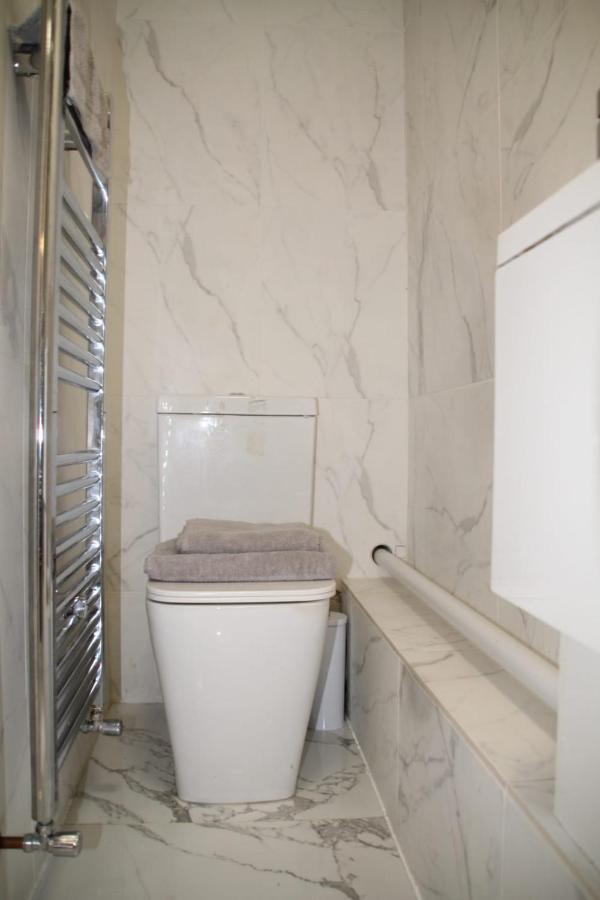 House 1905 - Self Catering Serviced Apartment Tidworth Esterno foto