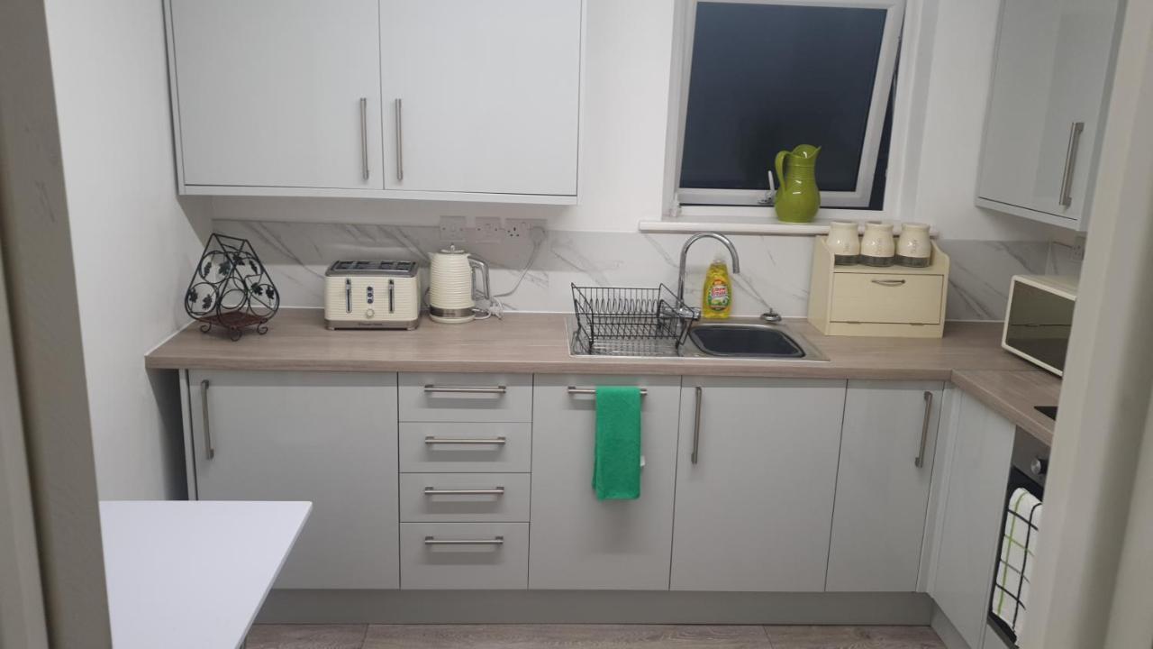 House 1905 - Self Catering Serviced Apartment Tidworth Esterno foto