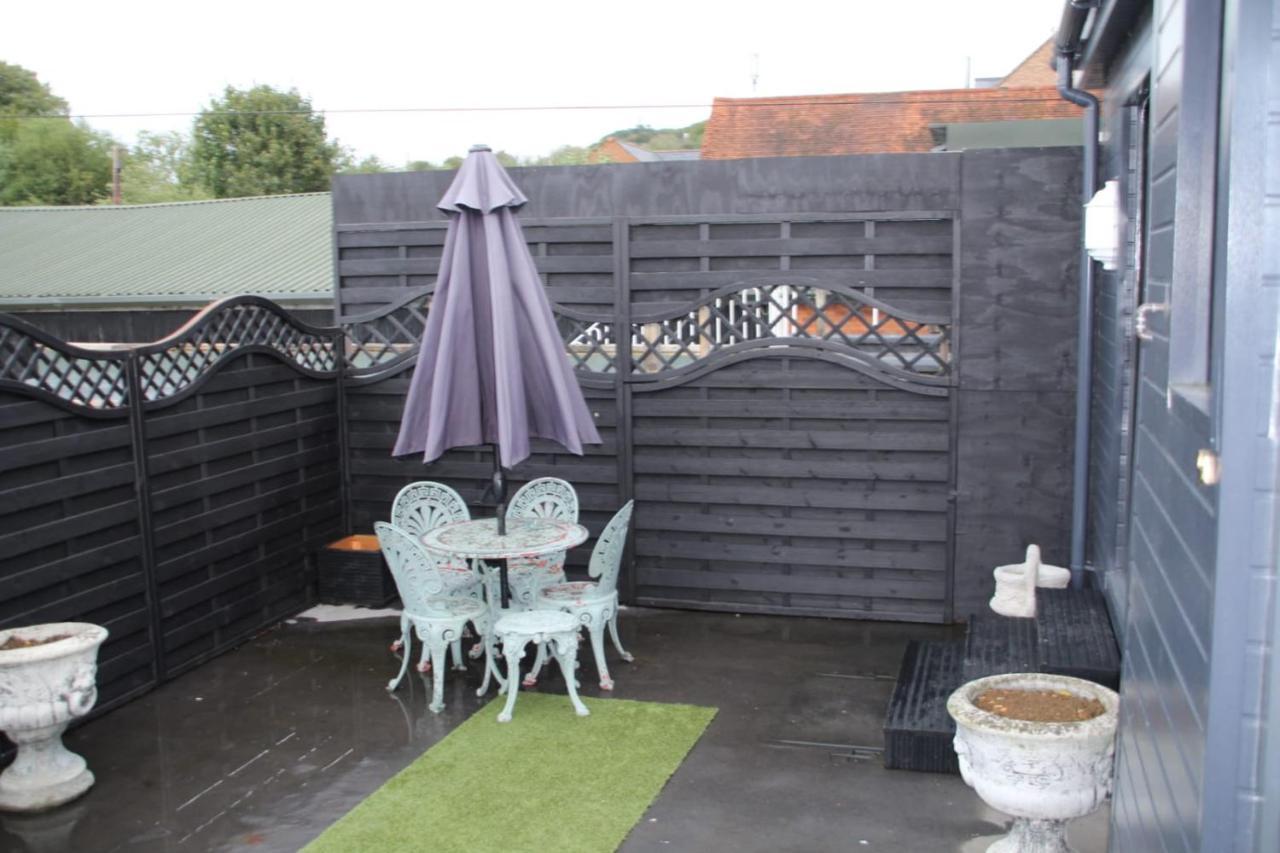 House 1905 - Self Catering Serviced Apartment Tidworth Esterno foto