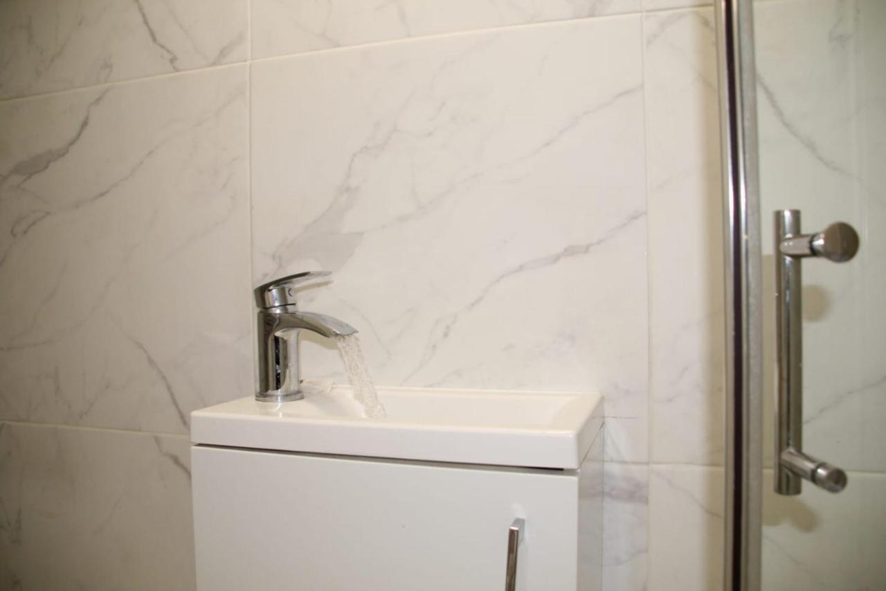 House 1905 - Self Catering Serviced Apartment Tidworth Esterno foto