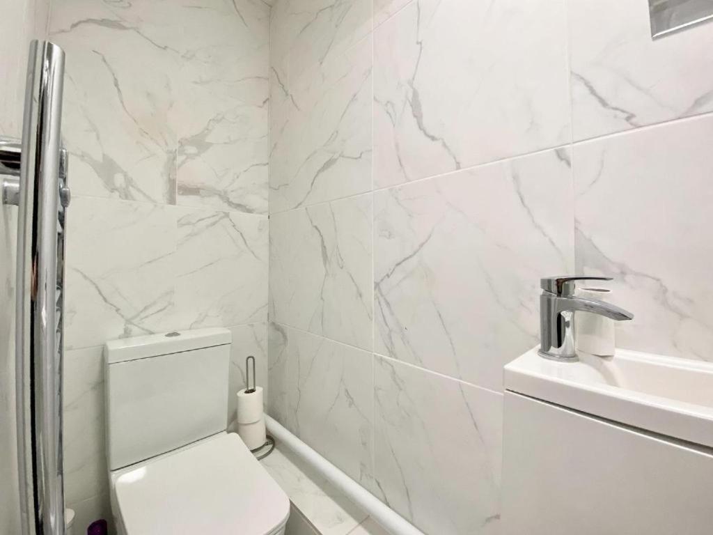 House 1905 - Self Catering Serviced Apartment Tidworth Esterno foto