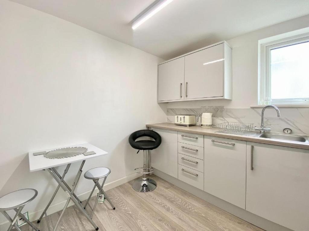 House 1905 - Self Catering Serviced Apartment Tidworth Esterno foto