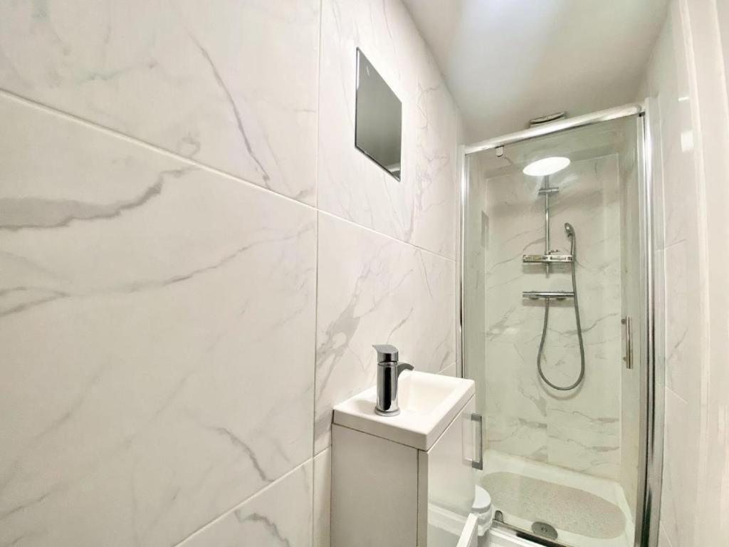 House 1905 - Self Catering Serviced Apartment Tidworth Esterno foto